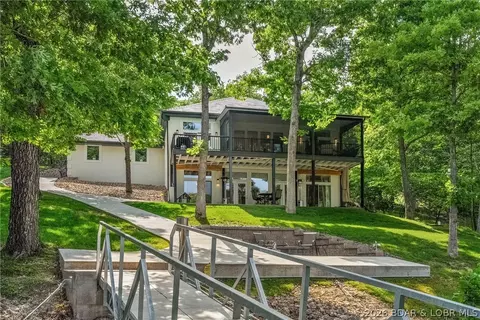 242 Brookhaven Ln, Sunrise Beach, MO 65079