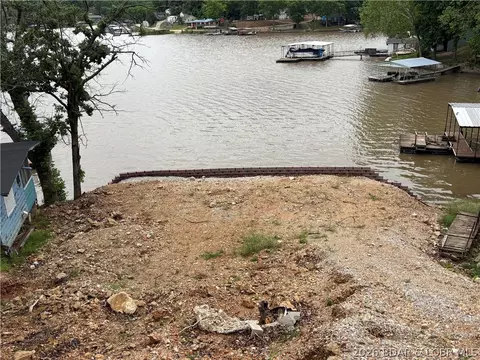 62 Dewing Dr, Edwards, MO 65326