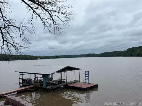 62 Dewing Dr, Edwards, MO 65326
