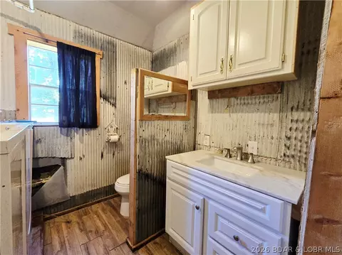 Bath - 29945 29978 Skyview Dr, Edwards, MO 65326 photo 1 of 1