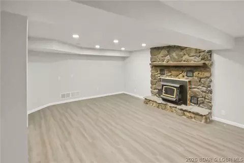 Living - 29 Prater Rd, Eldon, MO 65026 photo 2 of 7