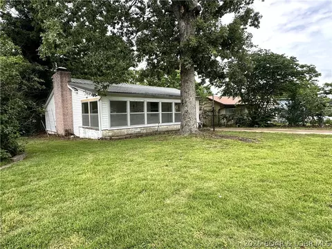 19967 Lakeview Ave, Warsaw, MO 65355