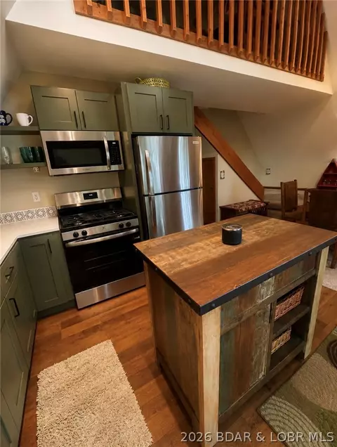 Kitchen - 33725 Waterfront Dr, Stover, MO 65078 photo 1 of 3