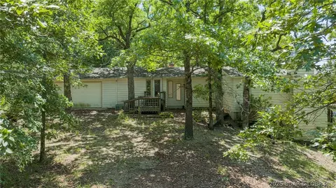 1063 Singing Oaks Dr, Sunrise Beach, MO 65079
