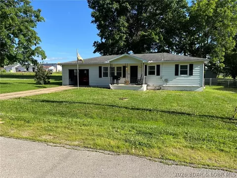 300 W Clark St, Versailles, MO 65084