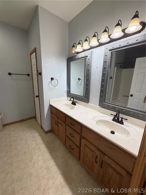 Bath - 157 Sawmill Rd, Saint Robert, MO 65584 photo 2 of 5
