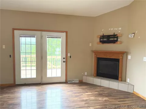 Living - 157 Sawmill Rd, Saint Robert, MO 65584 photo 3 of 6