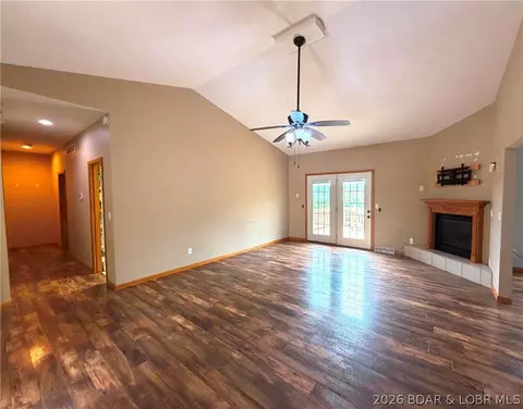 Living - 157 Sawmill Rd, Saint Robert, MO 65584 photo 2 of 6