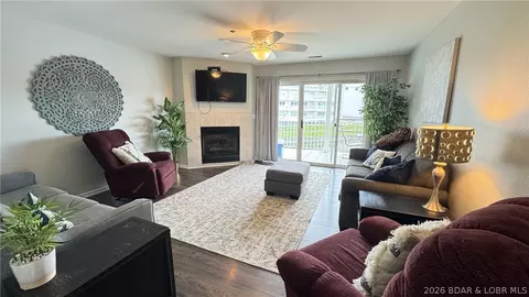 4800 Eagleview Dr #513, Osage Beach, MO 65065