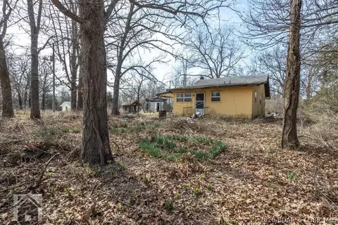 1433 Rolling Hills Rd, Lebanon, MO 65536