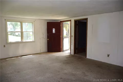 Living - 1808 Aurora St S, Eldon, MO 65026 photo 2 of 5