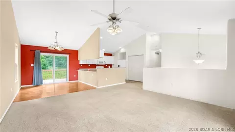 Living - 61 Woodland Cir, Eldon, MO 65026 photo 3 of 4