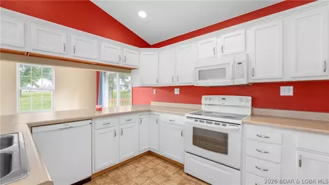 Kitchen - 61 Woodland Cir, Eldon, MO 65026 photo 2 of 2