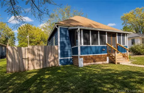 507 3rd St, Belton, MO 64012