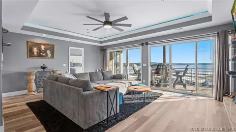160 Palisades Condo Dr #2B, Lake Ozark, MO 65049