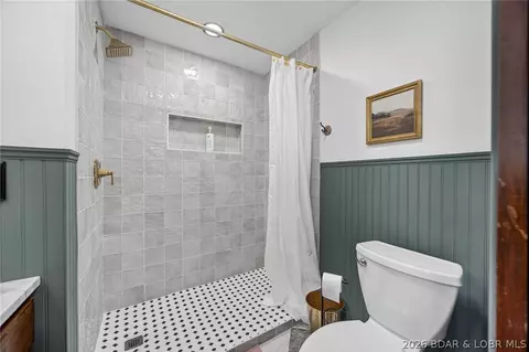 Bath - 5413 Leaf Ct, Osage Beach, MO 65065 photo 9 of 10