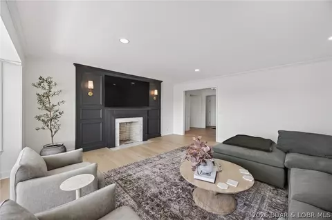 Living - 5413 Leaf Ct, Osage Beach, MO 65065 photo 2 of 3