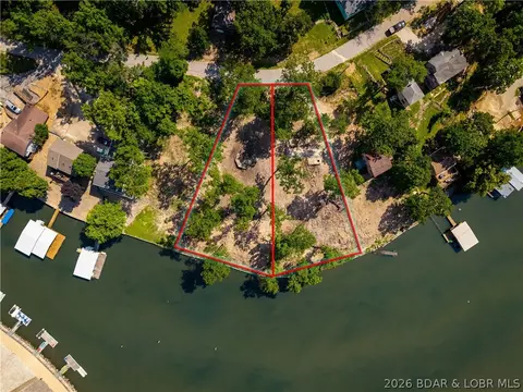 2 Shawnee Rd # R, Sunrise Beach, MO 65079