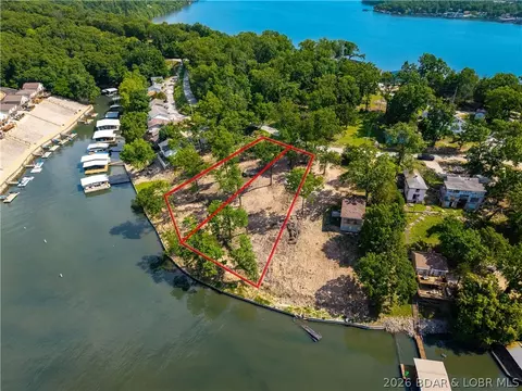 3 Shawnee Rd # R, Sunrise Beach, MO 65079