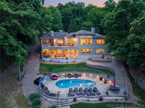 1453 Grand View Dr, Sunrise Beach, MO 65079