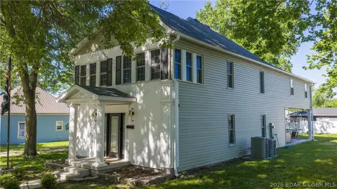 111 Franklin Ave, Eldon, MO 65026