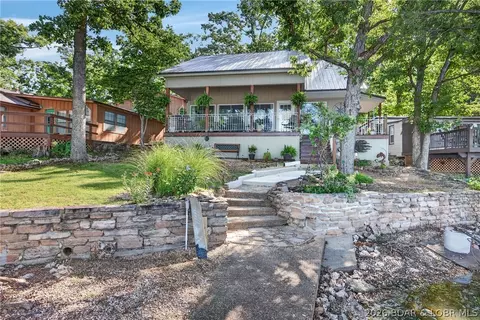 976 Cable Point Dr, Climax Springs, MO 65324