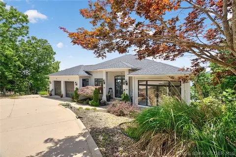 820 Palisades Dr, Four Seasons, MO 65049