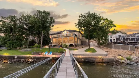 1348 Palisades Dr, Four Seasons, MO 65049