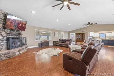 282 Reeds Rd, Lebanon, MO 65536