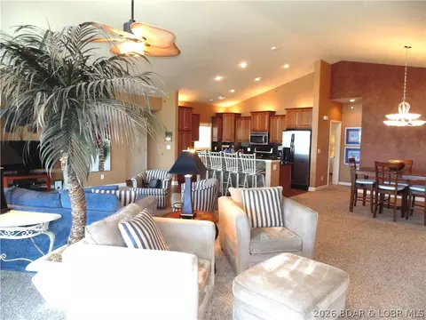 985 Summer Place Dr #5B, Camdenton, MO 65020