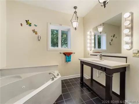 Bath - 4325 Lower Prairie Hollow Rd, Roach, MO 65787 photo 3 of 4