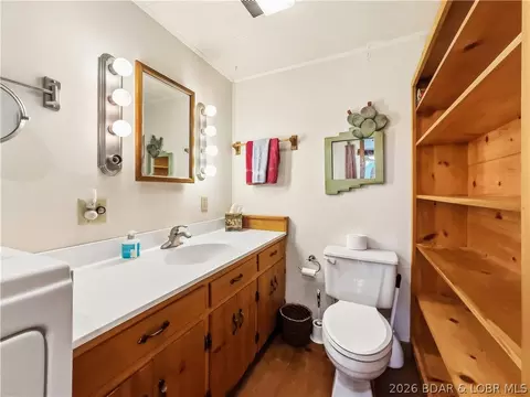 Bath - 4325 Lower Prairie Hollow Rd, Roach, MO 65787 photo 2 of 4
