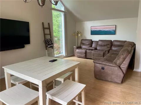 38 Treasure Cay Dr, Osage Beach, MO 65065