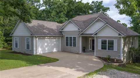 135 Clover Pt, Lake Ozark, MO 65049