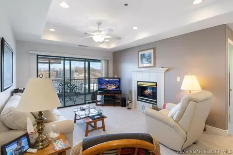 110 Falls Point Dr #4B, Lake Ozark, MO 65049
