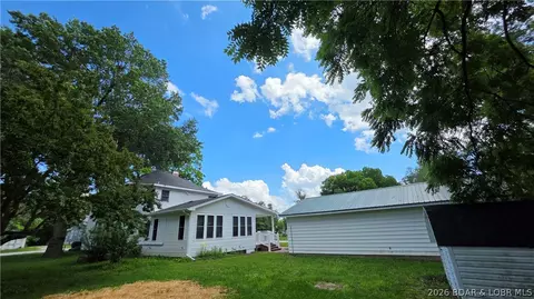 Exterior - 501 N Monroe, Versailles, MO 65084 photo 6 of 8