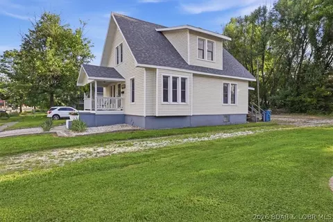 Exterior - 209 N Maple St, Eldon, MO 65026 photo 3 of 4