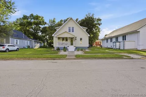 209 N Maple St, Eldon, MO 65026