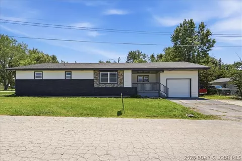 1024 Jay St, Eldon, MO 65026