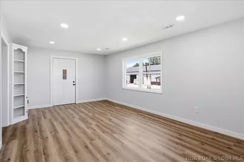 Living - 1024 Jay St, Eldon, MO 65026 photo 3 of 5