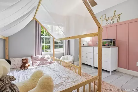 Bedroom - 158 Apache Rd, Four Seasons, MO 65049 photo 2 of 16