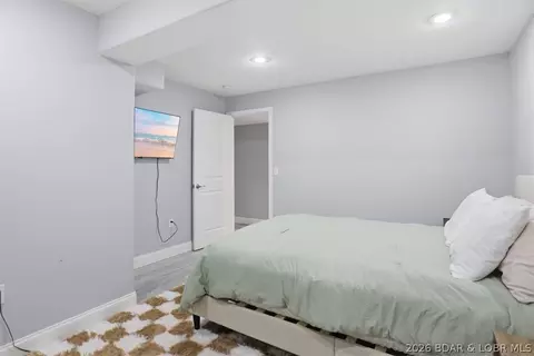 Bedroom - 158 Apache Rd, Four Seasons, MO 65049 photo 14 of 16