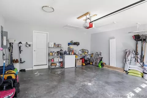 Entry Way - 158 Apache Rd, Four Seasons, MO 65049 photo 4 of 4