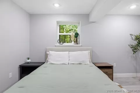 Bedroom - 158 Apache Rd, Four Seasons, MO 65049 photo 13 of 16