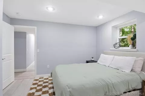 Bedroom - 158 Apache Rd, Four Seasons, MO 65049 photo 15 of 16