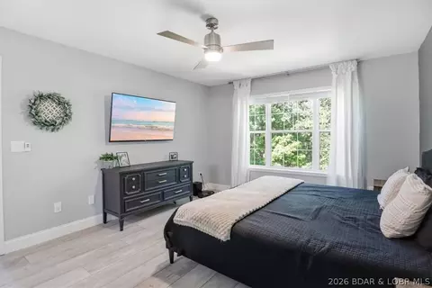 Bedroom - 158 Apache Rd, Four Seasons, MO 65049 photo 8 of 16