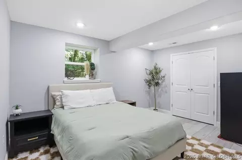 Bedroom - 158 Apache Rd, Four Seasons, MO 65049 photo 12 of 16
