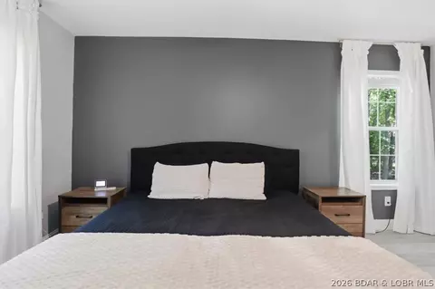 Bedroom - 158 Apache Rd, Four Seasons, MO 65049 photo 9 of 16