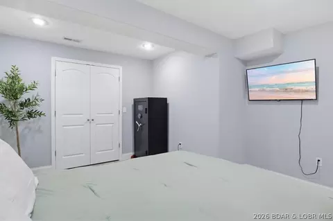 Bedroom - 158 Apache Rd, Four Seasons, MO 65049 photo 16 of 16