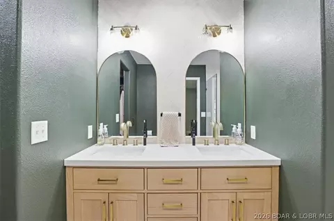 Bath - 158 Apache Rd, Four Seasons, MO 65049 photo 2 of 4
